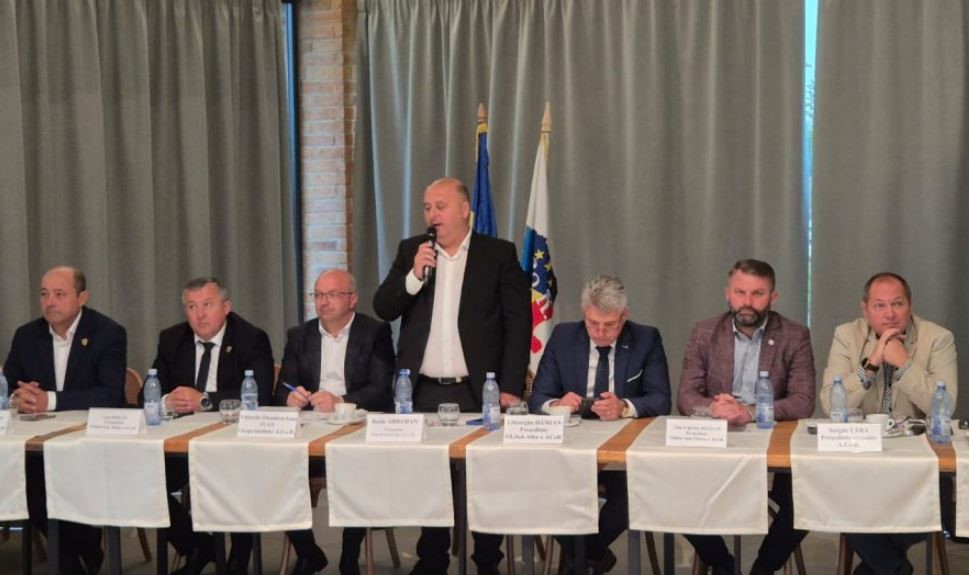 Revoltă în administrația locală: grevă în peste 1.300 de comune. Radu Abrudan