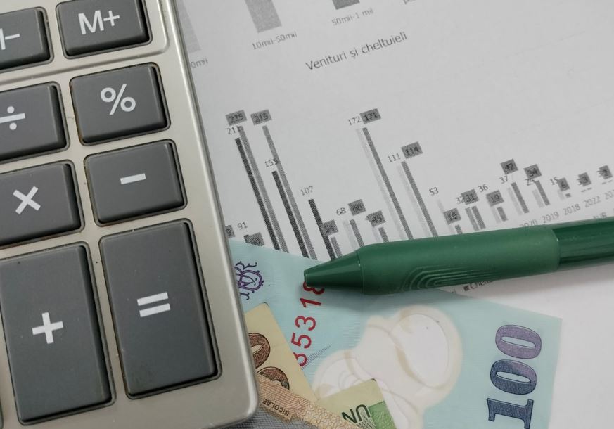Fitch păstrează ratingul „BBB minus”