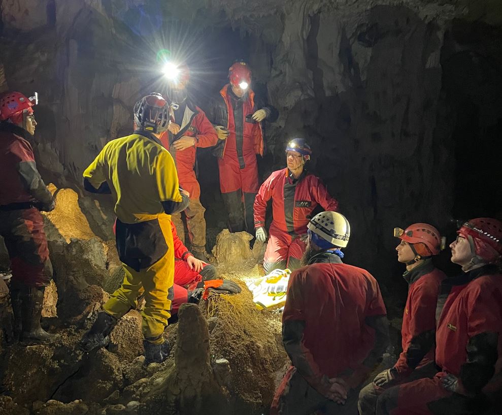 Exerciţiu în premieră naţională de salvare speologică