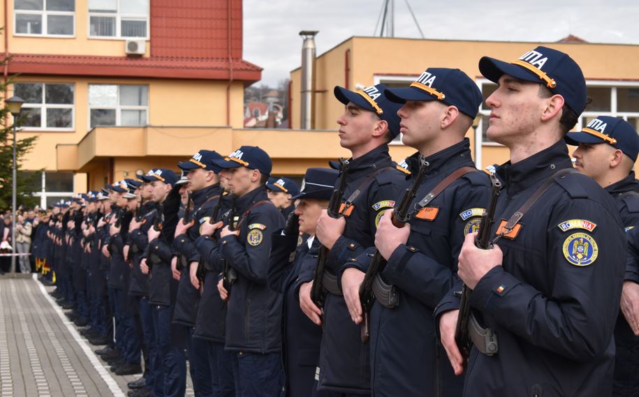 296 de elevi ai Şcolii de Agenţi de Poliţie „Septimiu Mureşan” Cluj-Napoca au depus