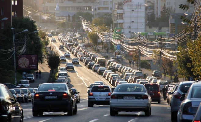 Înmatriculările de autoturisme noi au scăzut cu 24