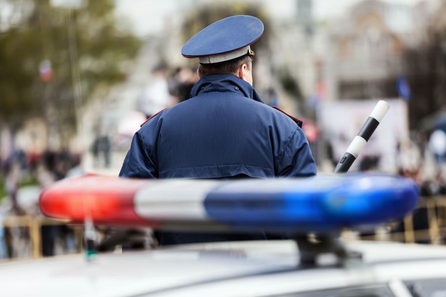 Polițiștii au deschis o anchetă după ce un copil de 13 ani a fost găsit decedat într-un lac din Berchieșu. | Foto: Depositphotos.com
