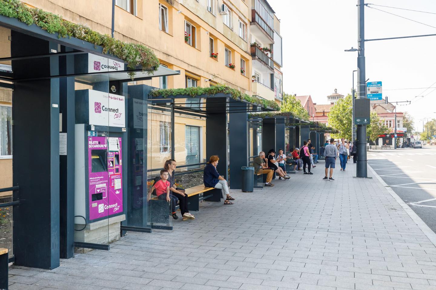 Licitație de aproape 5 milioane de lei pentru copertinele din stațiile de transport din Cluj-Napoca. | Foto: Facebook - Emil Boc