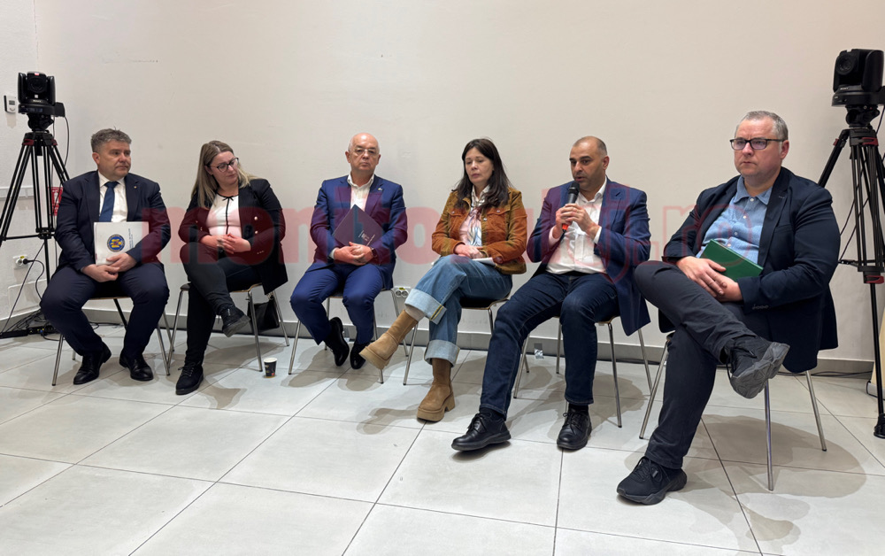 Dezbatere publică la Centrul de Tineret din Cluj-Napoca pe tema interzicerii jocurilor de noroc