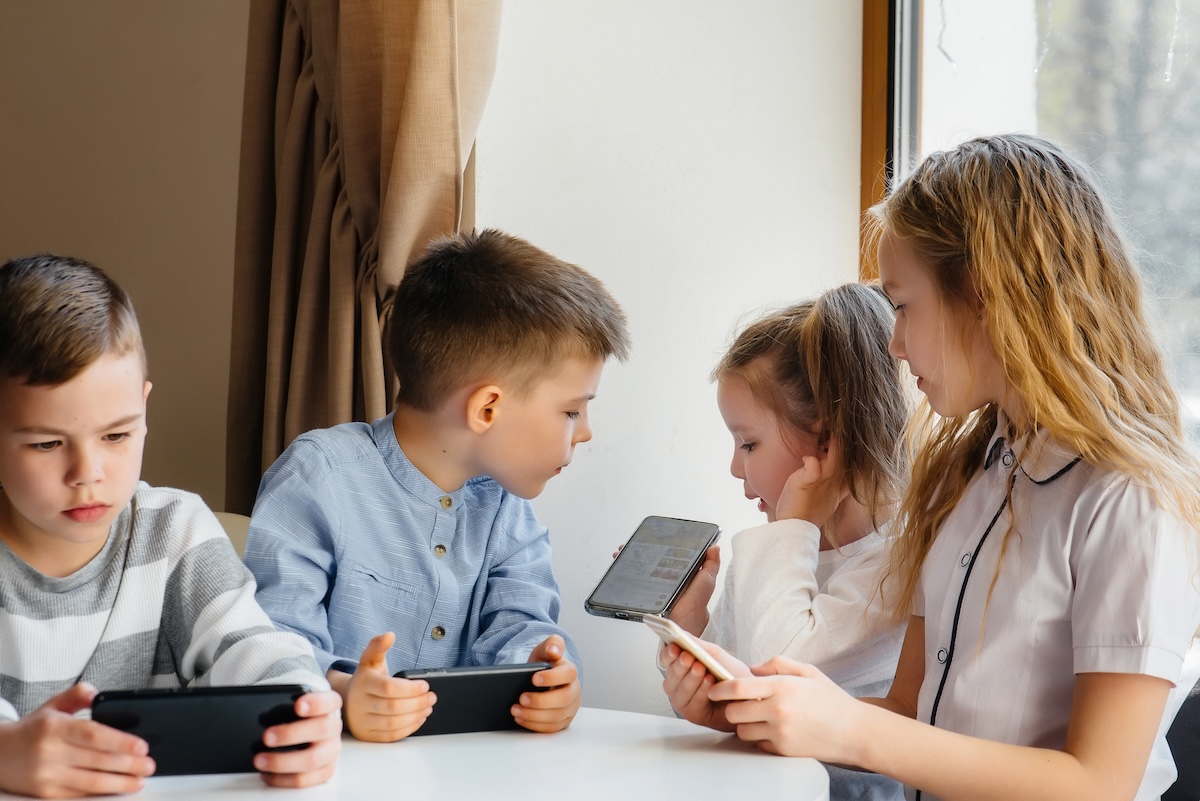 Două treimi dintre români vor o vârstă minimă de acces pe rețelele de socializare | Foto: DepositPhotos.com / Fotografie ilustrativă