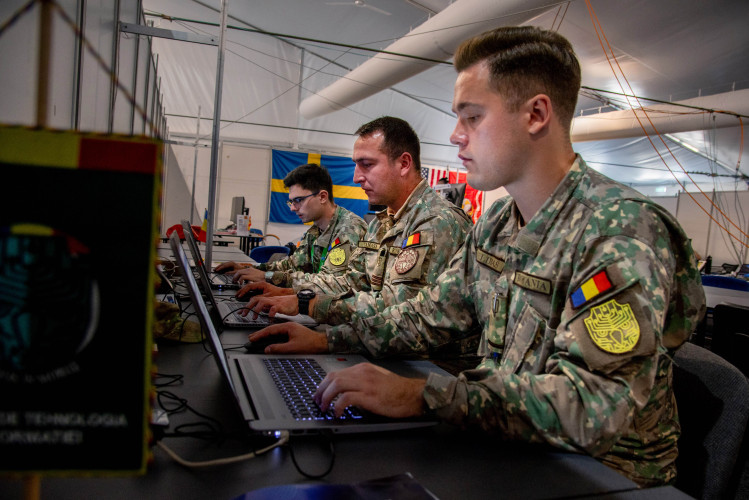 Hackeri cu legături cu Rusia au compromis conturi de e-mail ale MApN