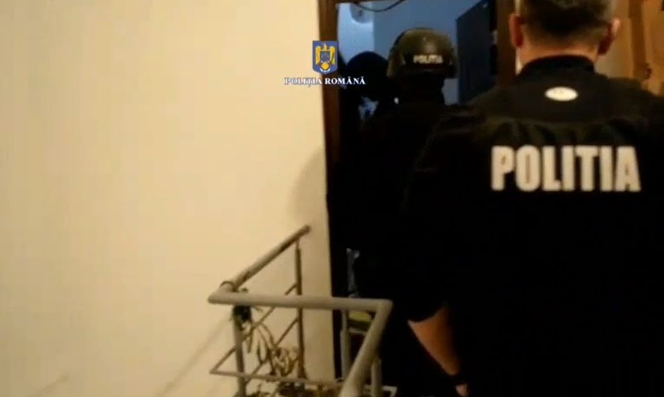 Percheziții ale polițiștilor în dosarul de incitare la ură și violență