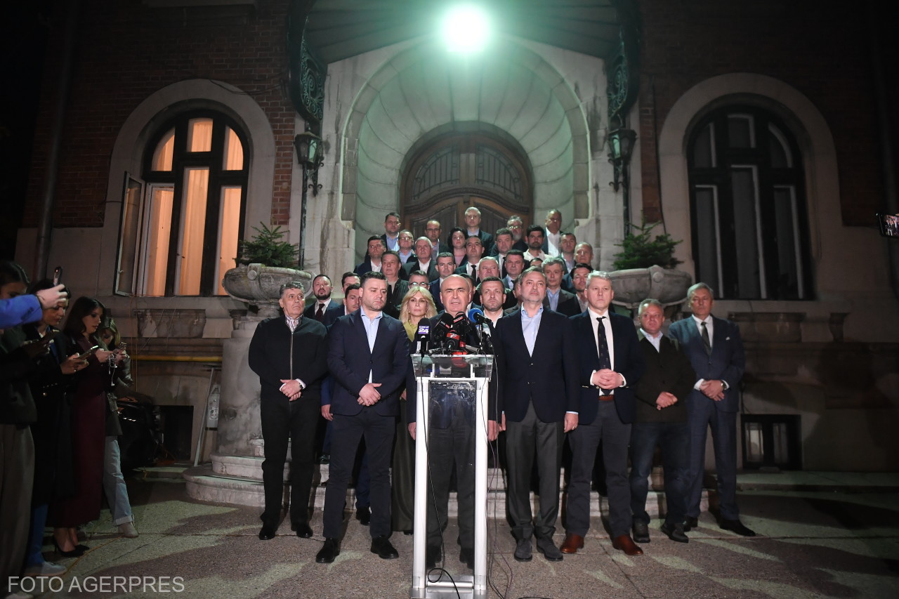 Premierul Ilie Bolojan susține o declarație de presă la sediul PNL din Capitală. Premierul a anunțat că nu intenționează să demisioneze de la conducerea Guvernului