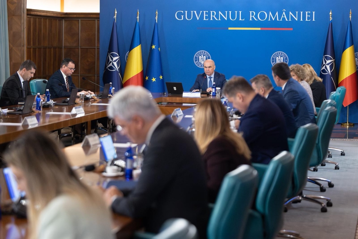 Premierul Ilie Bolojan a anunțat cine îi va înlocui pe miniștrii PSD care au demisionat din Guvernul României | Foto: gov.ro