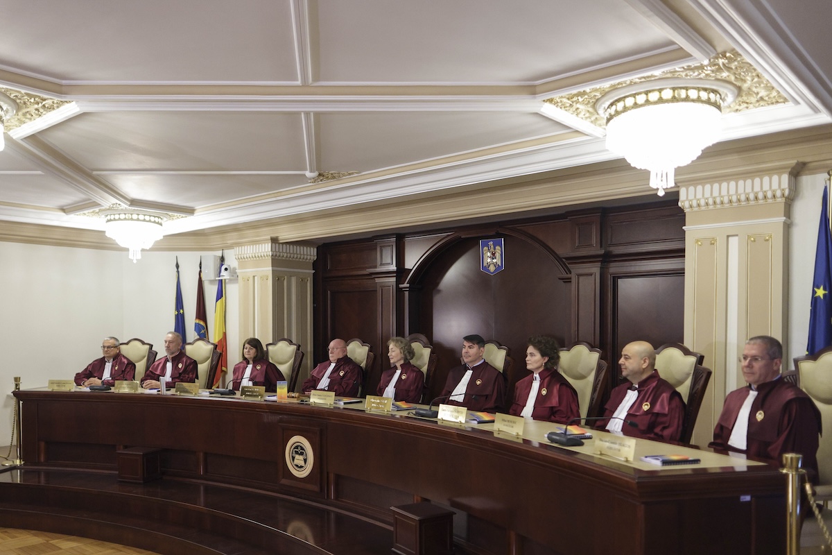 CCR respinge legea ca minimum 40% dintre sportivii dintr-o echipă să fie români | Foto: Inquam Photos / Octav Ganea