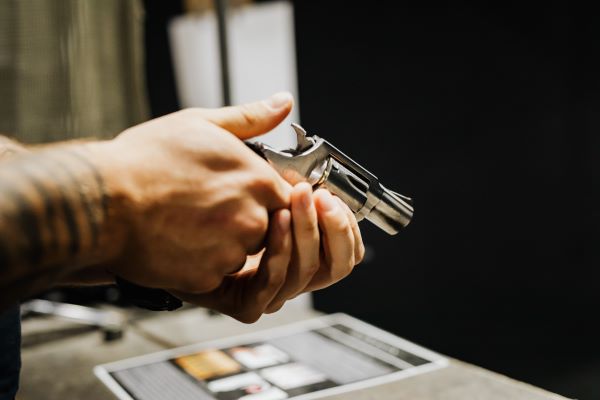Un muncitor român în vârstă de 27 de ani a fost împușcat în Austria