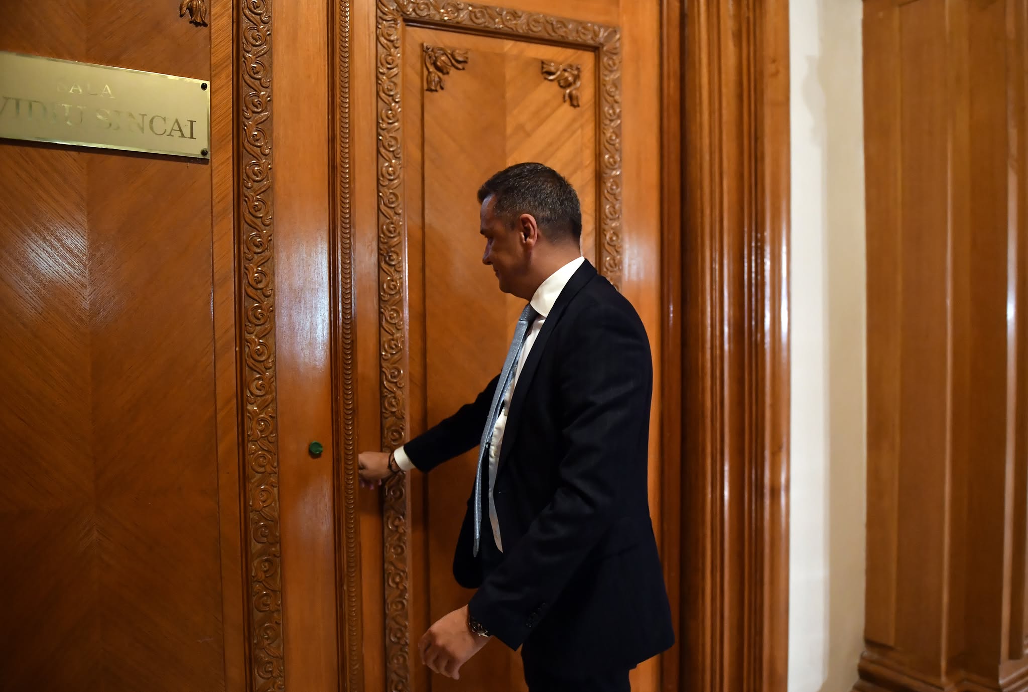 Grindeanu sesizează CCR pentru ordonanța privind investițiile din apărare