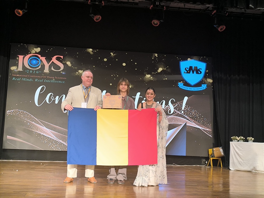 Doru Cioroslan pe scena Internațional Conference of Young Scientists (ICYS) din India la festivitatea de premiere|Foto: arhivă personală Doru Cioroslan