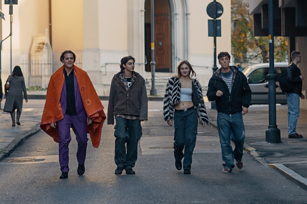 Secvență din filmul „Un an de școală” – dinamica unui grup de băieți se schimbă odată cu apariția unei colege noi|Foto: TIFF
