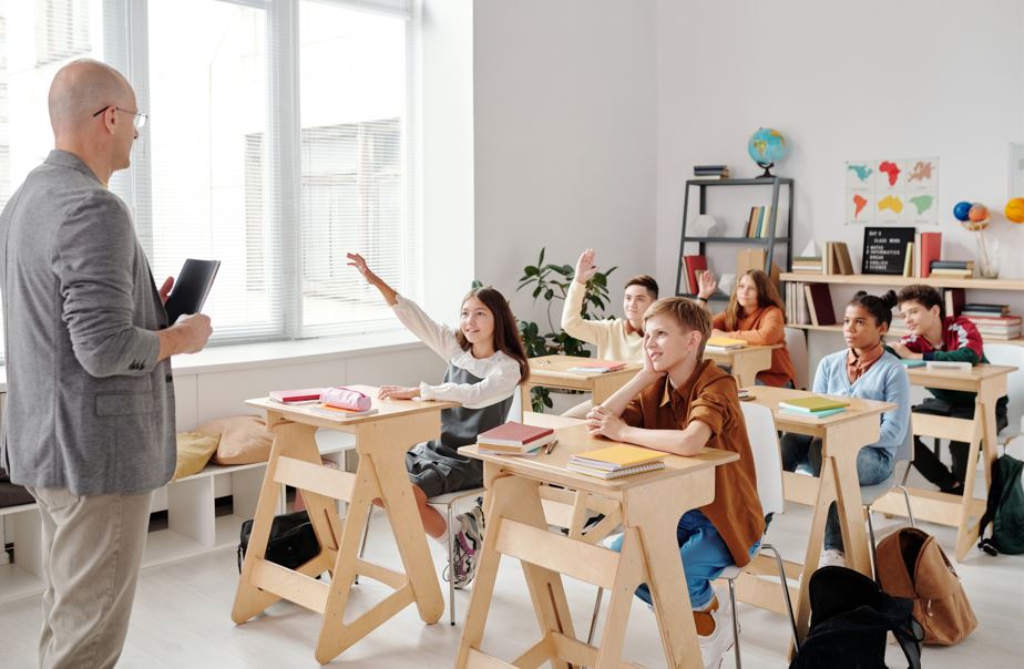 Premiile de performanță vor înlocui gradațiile de merit în învățământ. Schimbări aduse de noua lege a salarizării|Foto: pexels.com