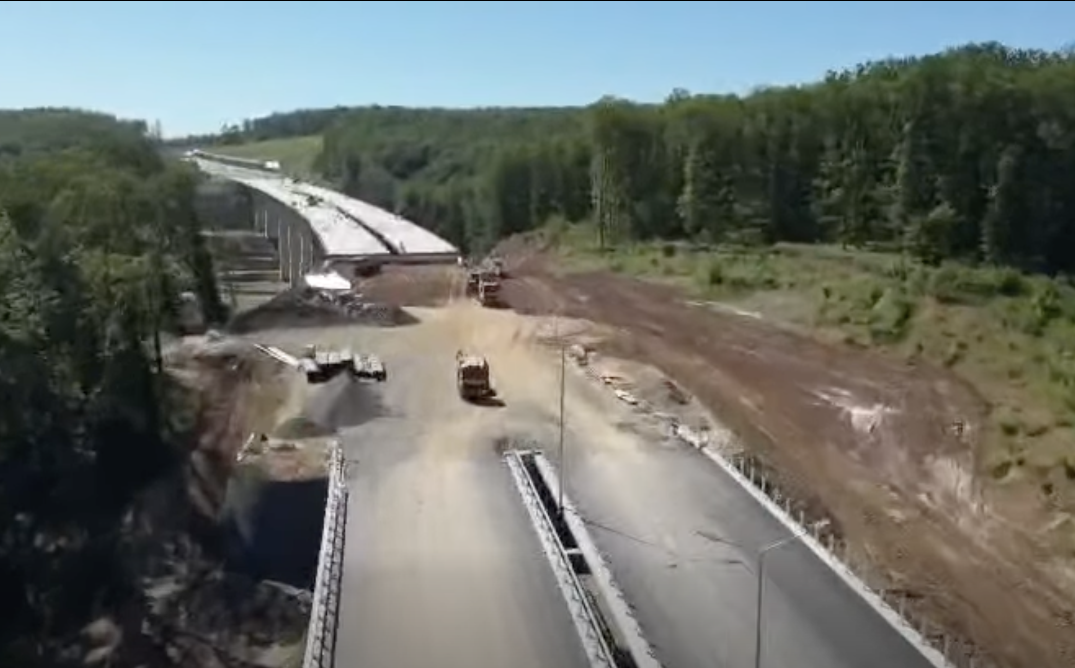 Lucrări pe ultima sută de metri pe lotul Nădășelu - Zimbor (Autostrada Transilvania) | Foto: Captură de ecran Facebook