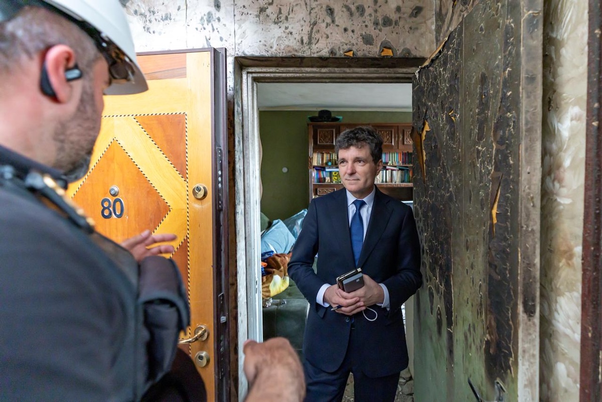 Președintele Nicușor Dan a fost la blocul din Galați a fost lovit de o dronă din Galați | Foto: presidency.ro