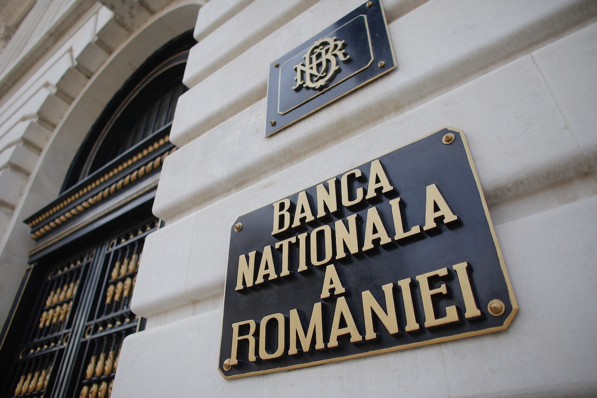 Banca Națională a României a anunțat marți un nou curs în scădere pentru moneda unică europeană. Un euro a fost cotat la 5