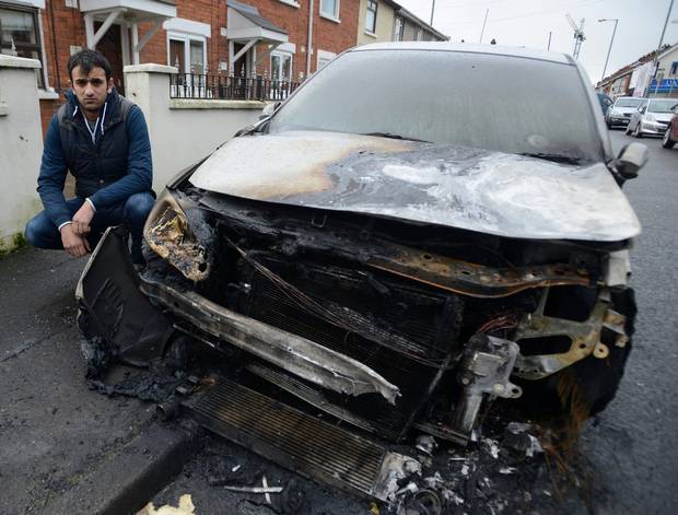 Trei familii de români au rămas fără siguranța propriilor locuințe după ce acestea au fost vandalizate în timpul atacurilor cu tentă anti-imigranți. | Sursa foto: www.belfasttelegraph.co.uk / Imagine ilustrativă