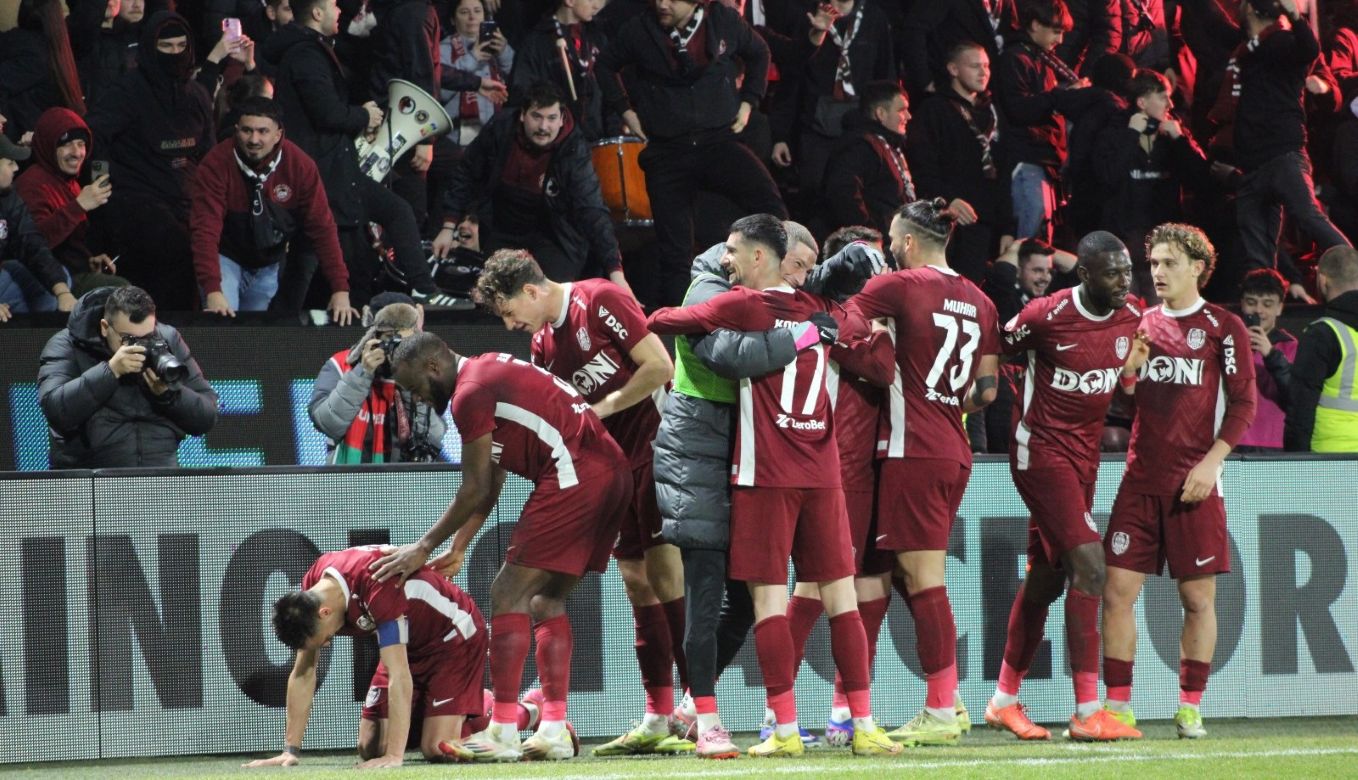 Jucătorii CFR-ului sărbătorind golul lui Camora din derby / Foto: Mădălina IVAN/monitorulcj.ro