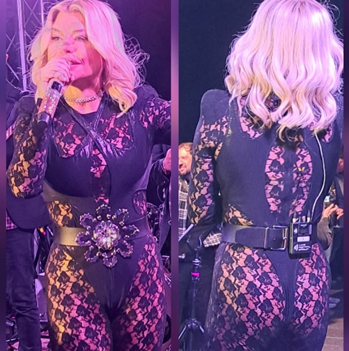 Loredana a aprins imaginația fanilor într-un body din dantelă neagră și a făcut spectacol pe strada Universității| Foto: Bianca Preda – monitorulcj.ro