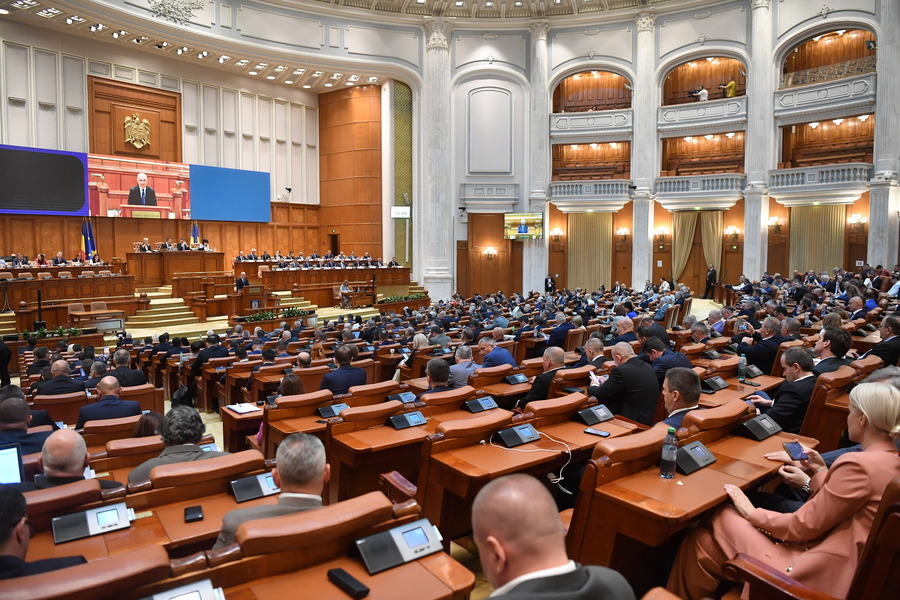 Blocajul politic prelungit și dificultățile privind formarea unei noi majorități parlamentare au readus în discuție posibilitatea organizării alegerilor parlamentare anticipate. Foto: ALEX MICSIK / AGERPRES FOTO