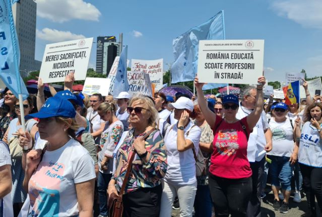 Legea salarizării scoate oamenii în stradă: profesorii și medicii amenință cu proteste. Blocaje în instituțiile statului.| Foto: FSLI România Facebook.com