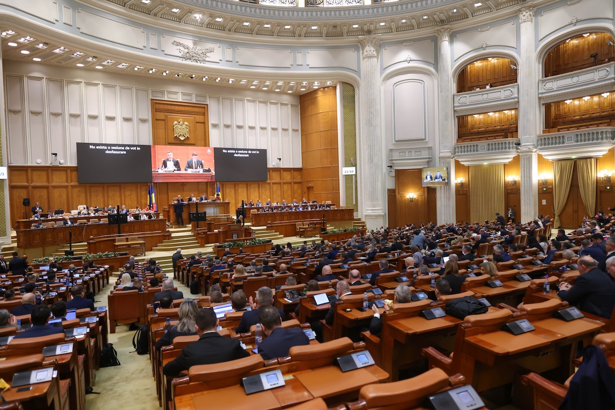Sindicaliștii acuză nivelul de salarizare prevăzut în proiectul noii legi a salarizării și spun că statutul funcționarului parlamentar continuă să fie tratat într-un mod „umilitor”. Foto: Inquam Photos / George Călin