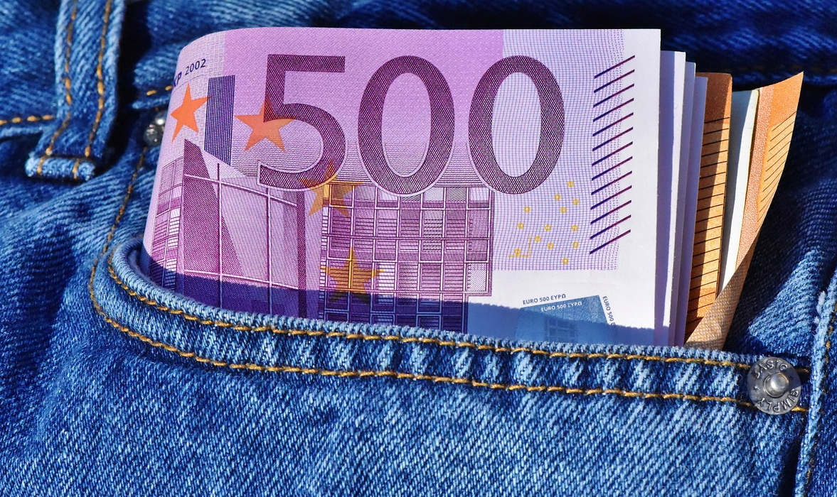 Comisia Europeană a virat marți României 2