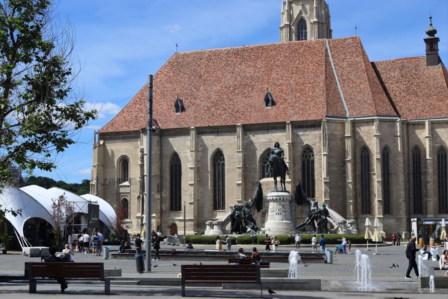 Cum văd românii viitorul țării în următorul deceniu: peste 38% cred că viața va fi mai rea. Lideri politici competenți