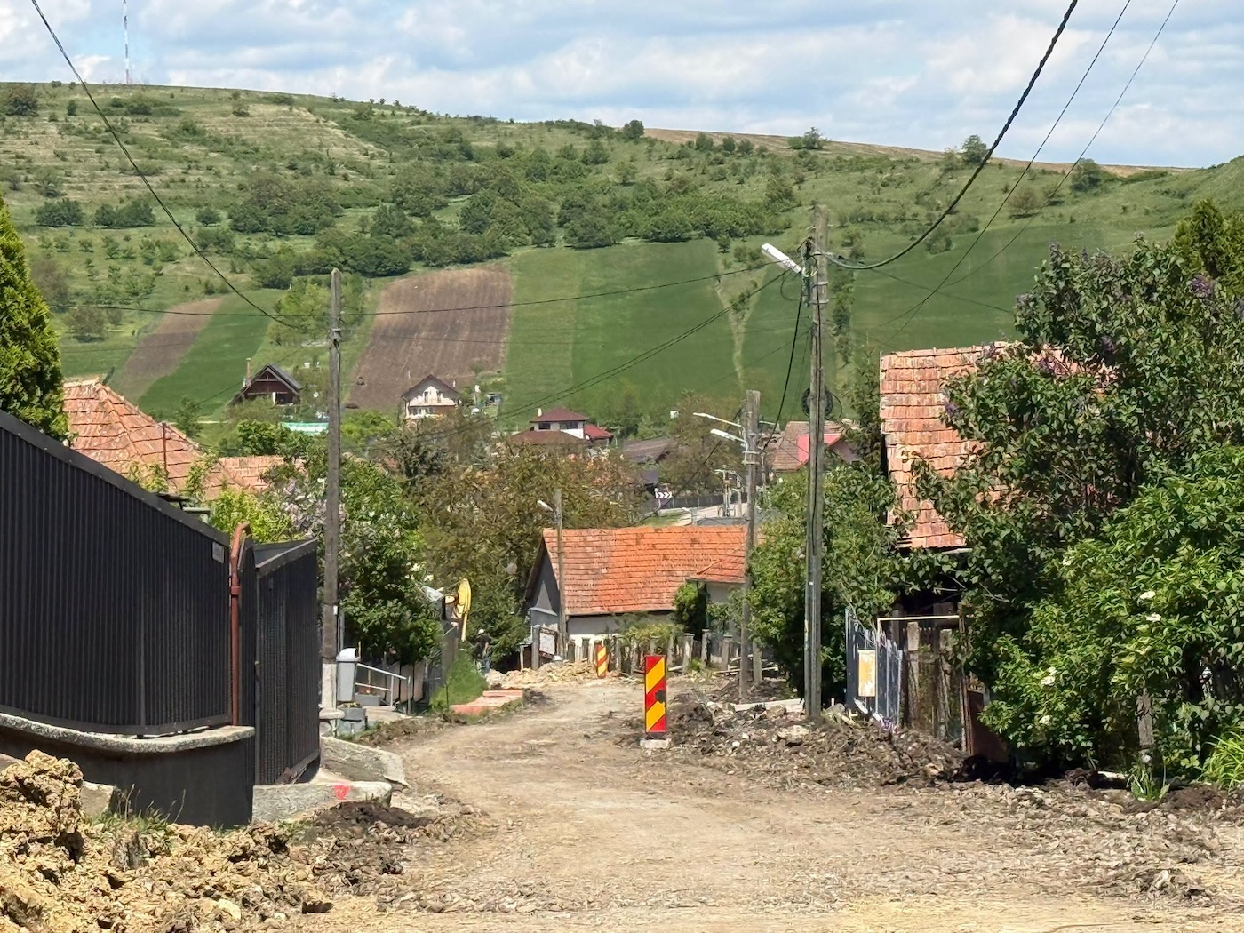 Avansează lucrările de modernizare pe strada Decebal din satul Pata