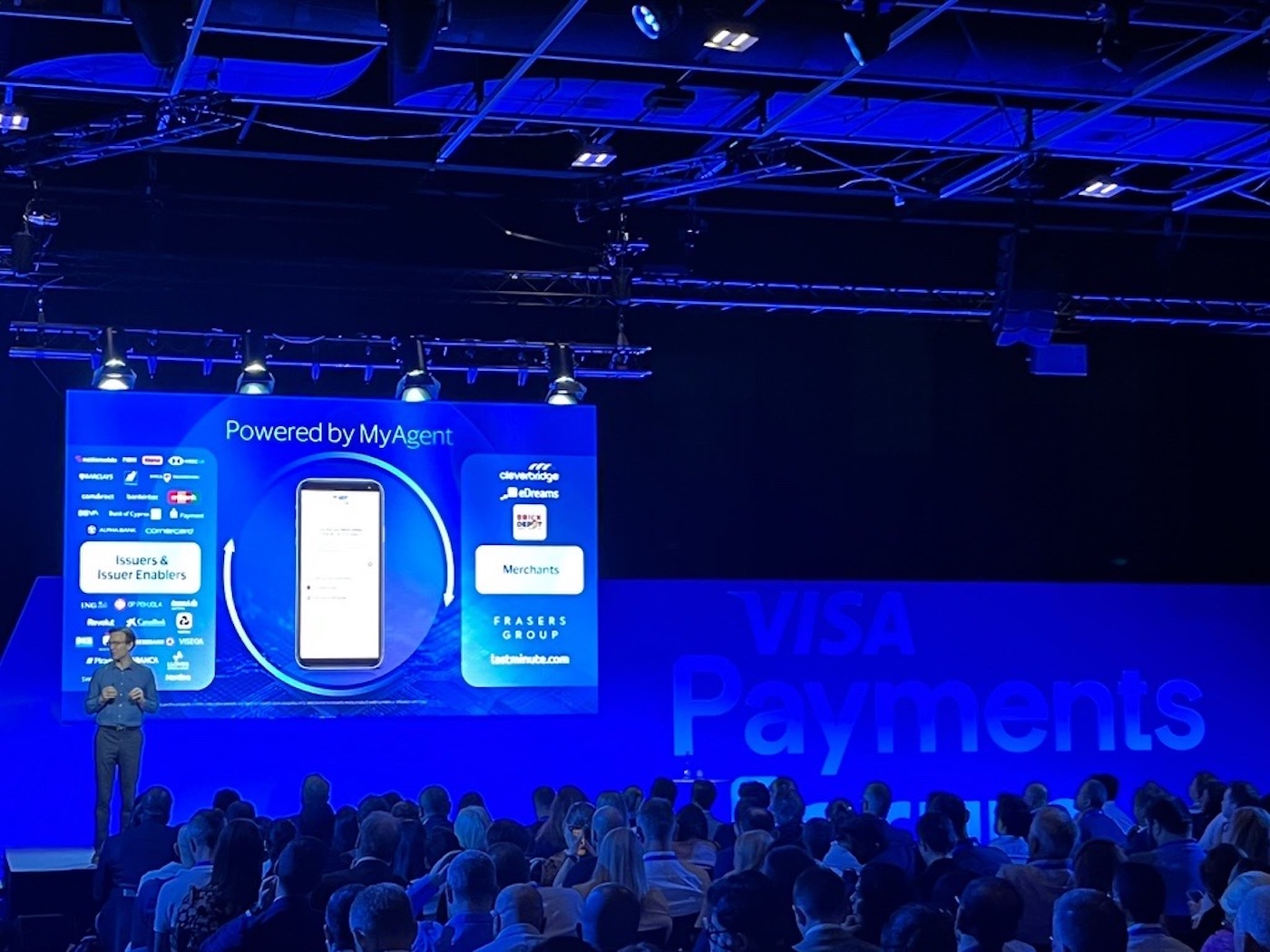 BT a efectuat cu succes prima plată inițiată de AI. Fotografie realizată la Visa Payments Forum Paris 2026 | Foto: Banca Transilvania