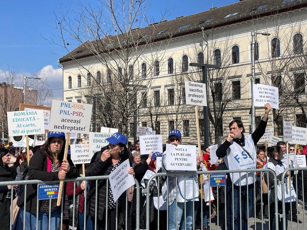 Circa 40% dintre profesorii din România se gândesc des să renunțe la catedră | Foto: monitorulcj.ro