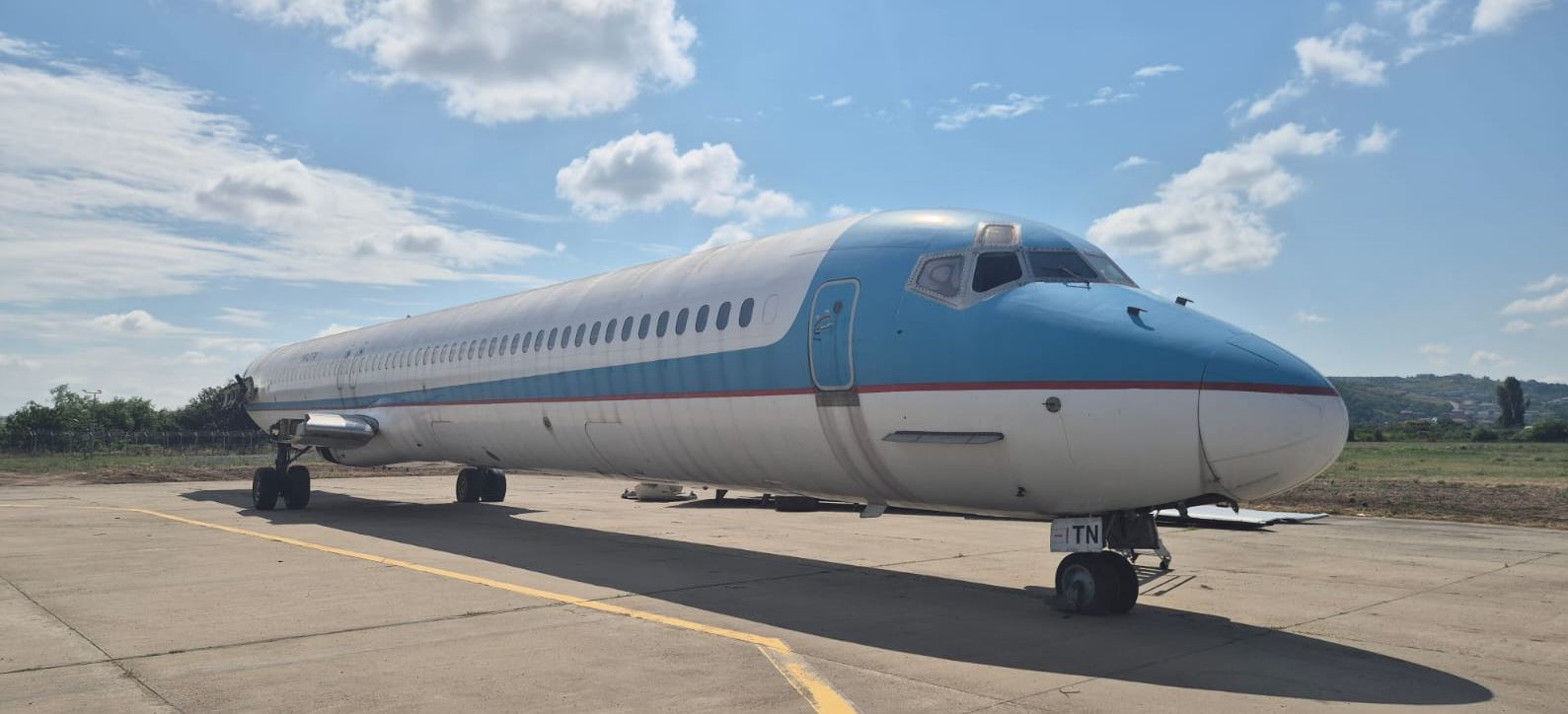 Aeroportul Internațional Cluj a recepționat aeronava McDonnell Douglas MD-83