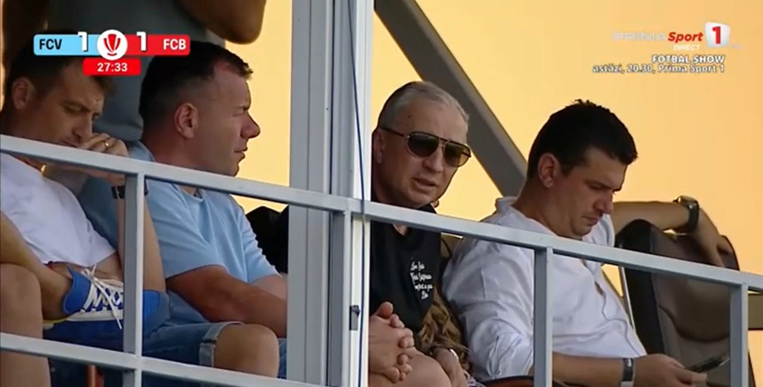 Dan Petrescu a fost prezent la primul meci din acest sezon / Foto: captură Prima Sport
