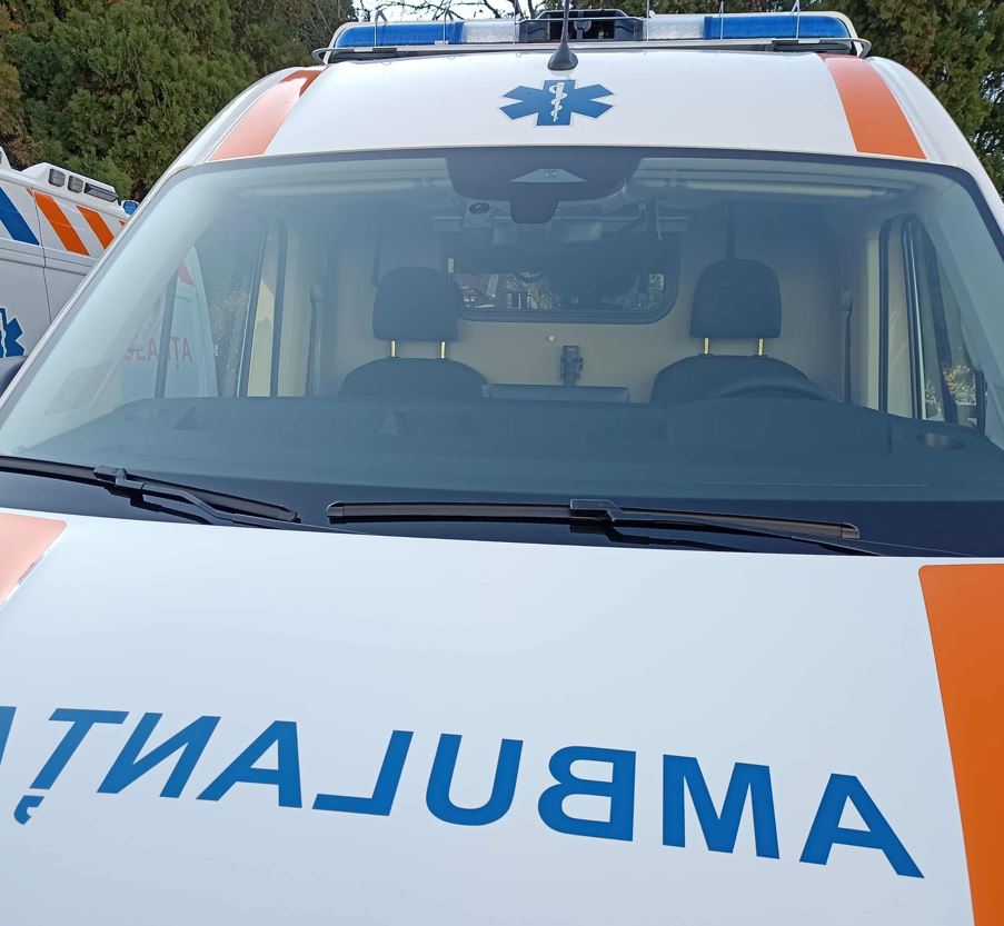 Ambulanță atacată cu bâte și topoare în Cluj