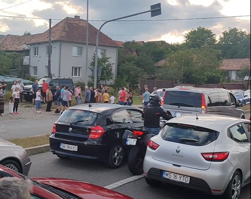 Accidentele de pe DN1 au scos oamenii în stradă/ Foto: captură de ecran