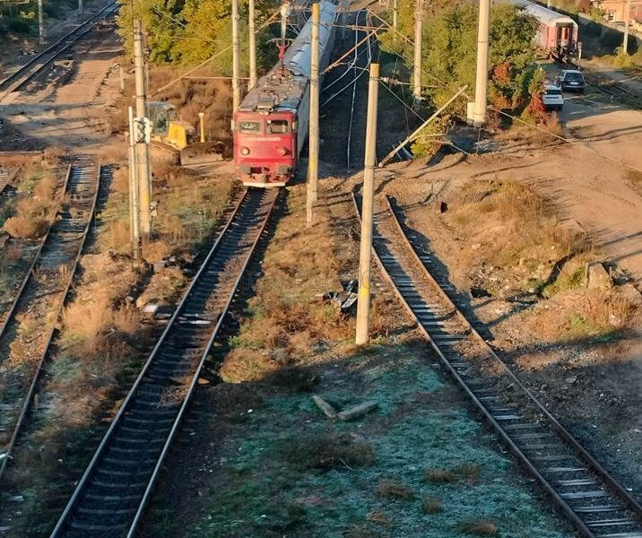Circulația trenurilor pe unele sectoare ale rutei Cluj-Napoca–Oradea ar putea fi reluată provizoriu cu locomotive diesel