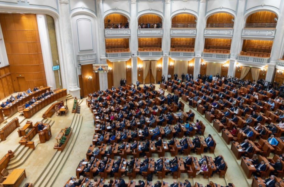 Sindicatele din Educație resping formula de salarizare a profesorilor propusă de Ministerul Muncii și cer susținerea Parlamentului: „Să adopte grilele propuse de noi ori să respingă proiectul Guvernului Bolojan”.|Foto: gov.ro