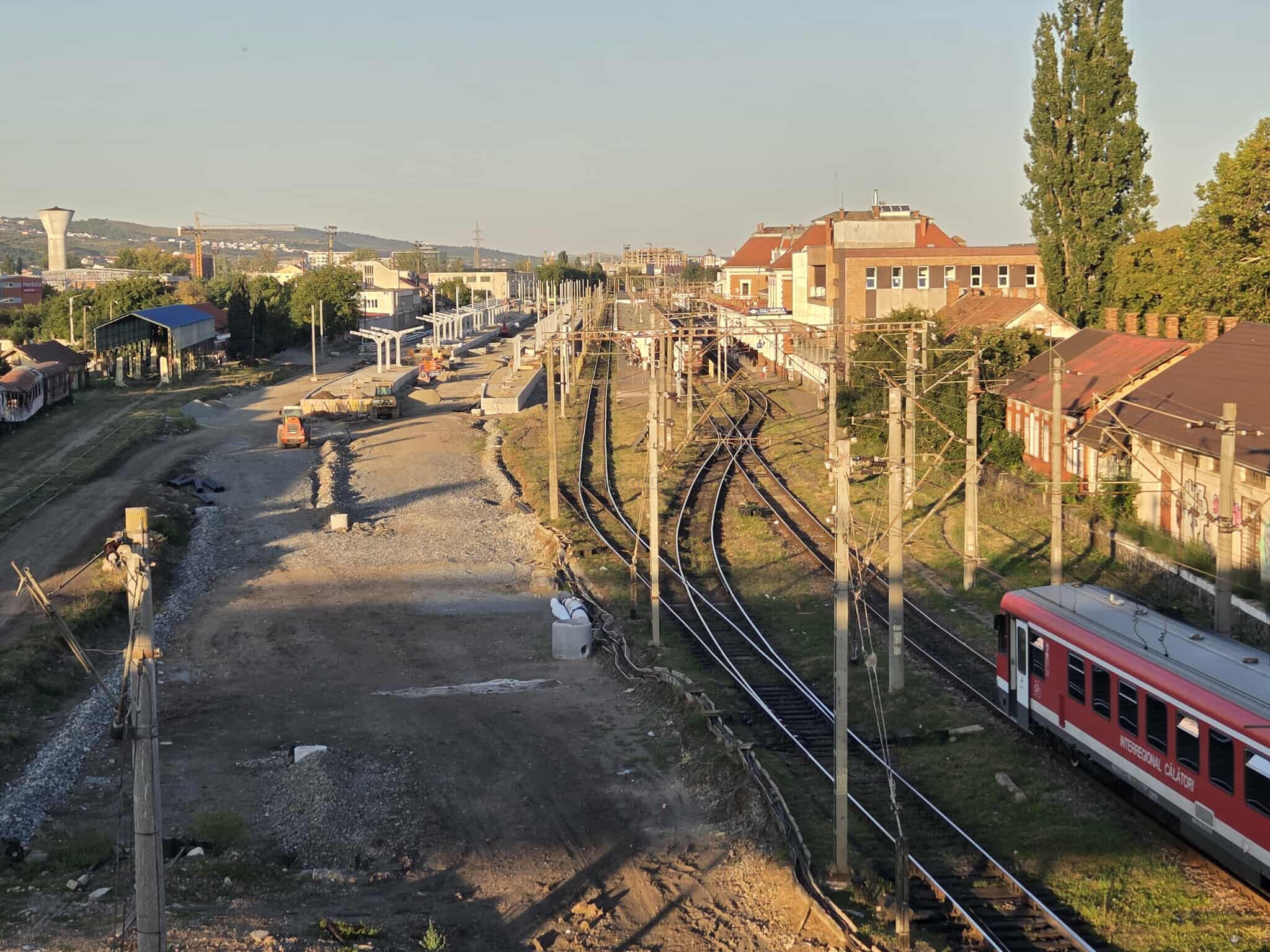 Lucrările de electrificare și modernizare a căii ferate Cluj-Napoca – Oradea – Episcopia Bihor continuă pe toate cele patru loturi.  | Foto: monitorulcj.ro