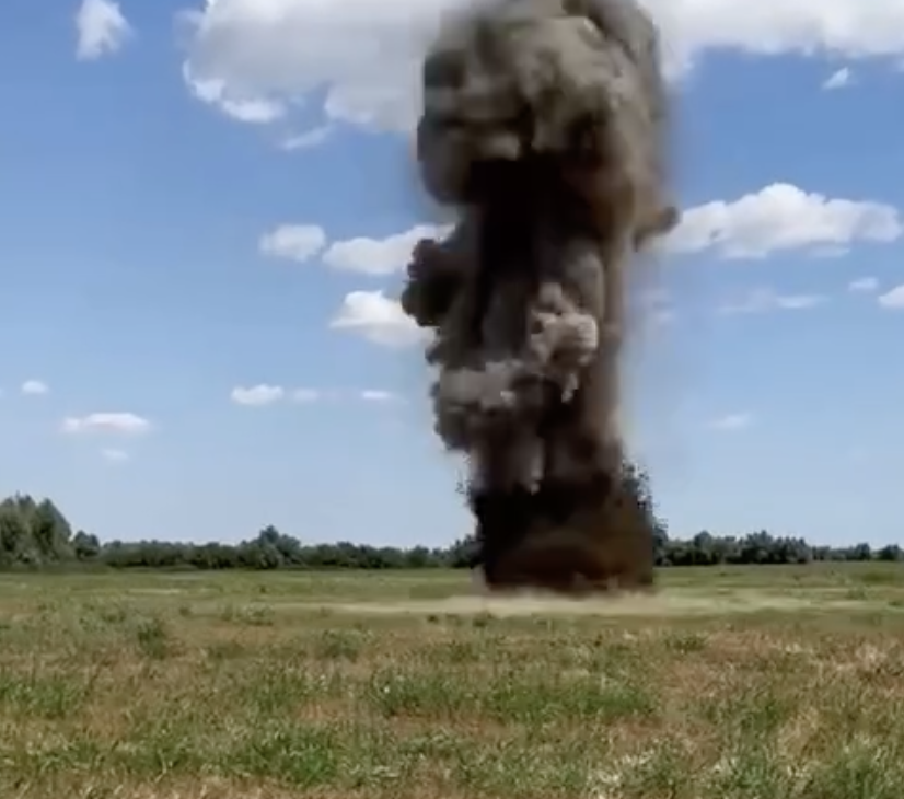 O dronă găsită vineri în apropierea localității Plauru
