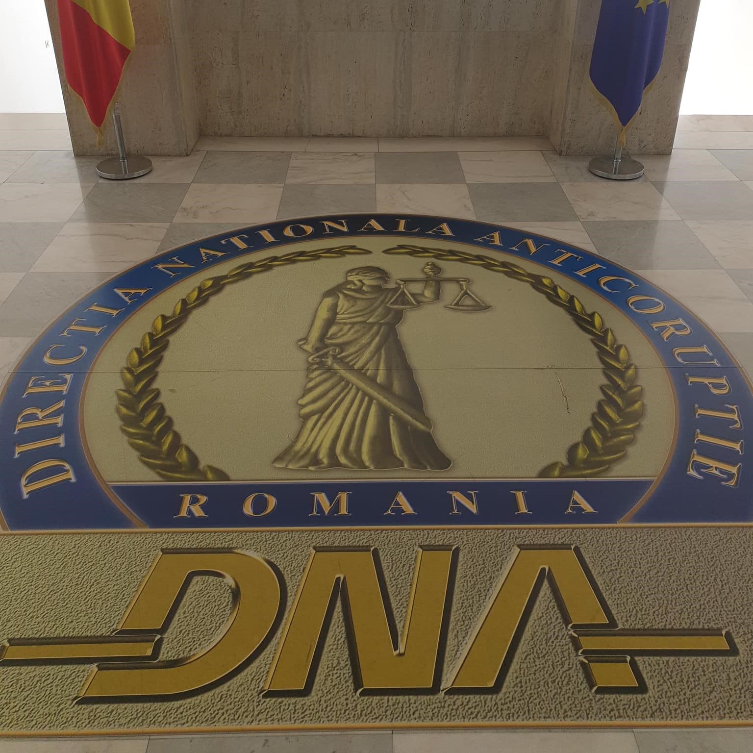 Un bărbat a ajuns în arest preventiv după ce ar fi pretins sume importante de bani de la mai multe persoane