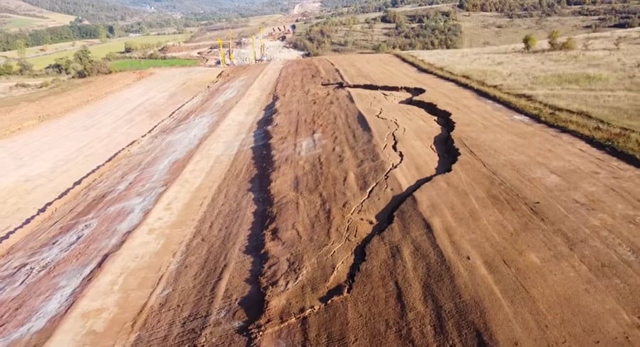 între Nădășelu și Zimbor. Constructorul