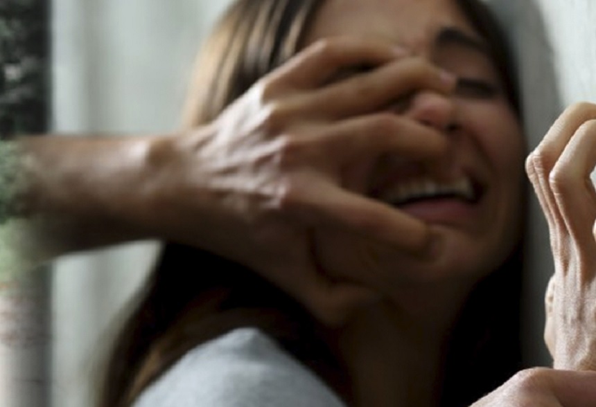 Bucureștean reținut de polițiștii clujeni. Abuza sexual o minoră CU ACORDUL MAMEI!