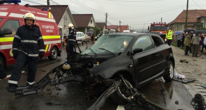 Accident rutier MORTAL! Coliziune FRONTALĂ între un autoturism și un autotractor