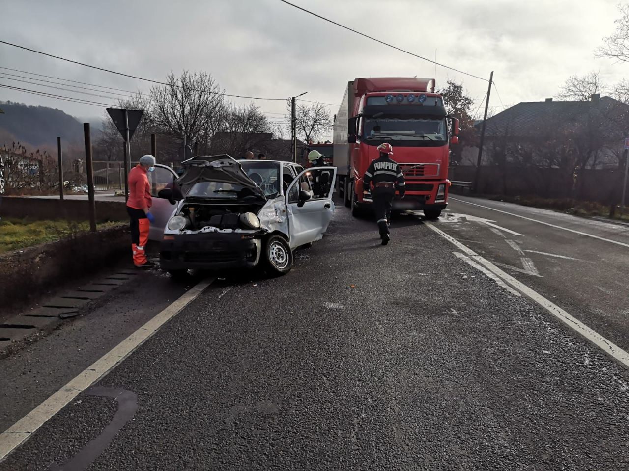 transportați la spital în urma impactului. FOTO