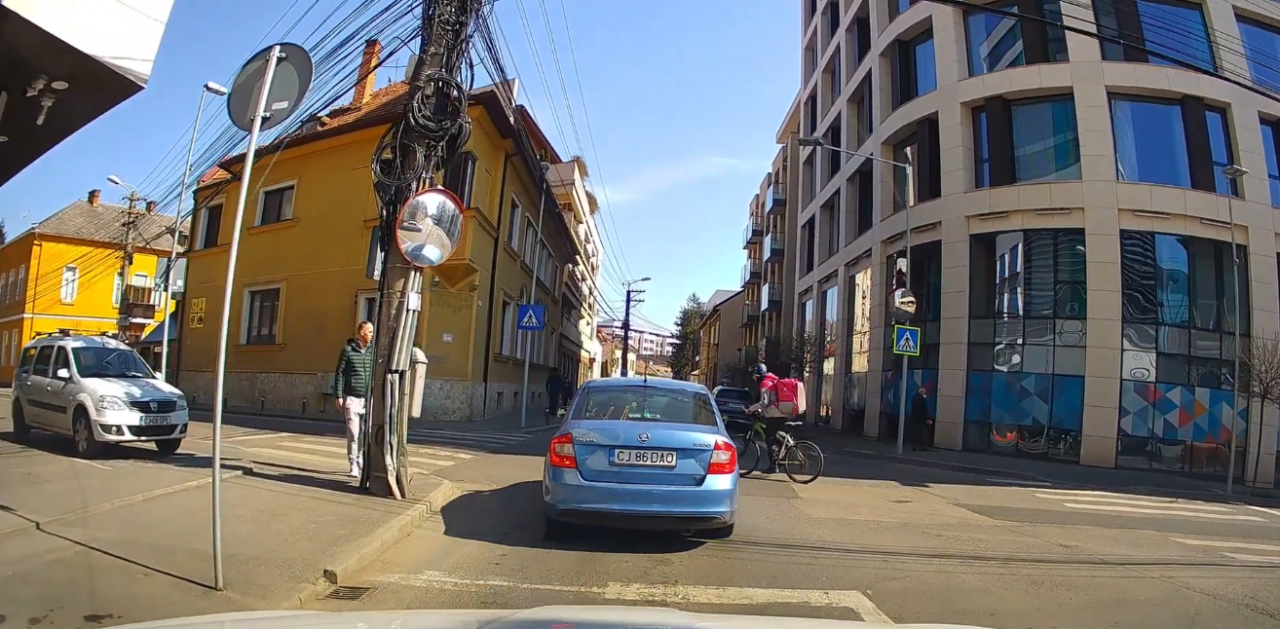 lovit de o mașină într-o intersecție din Cluj-Napoca