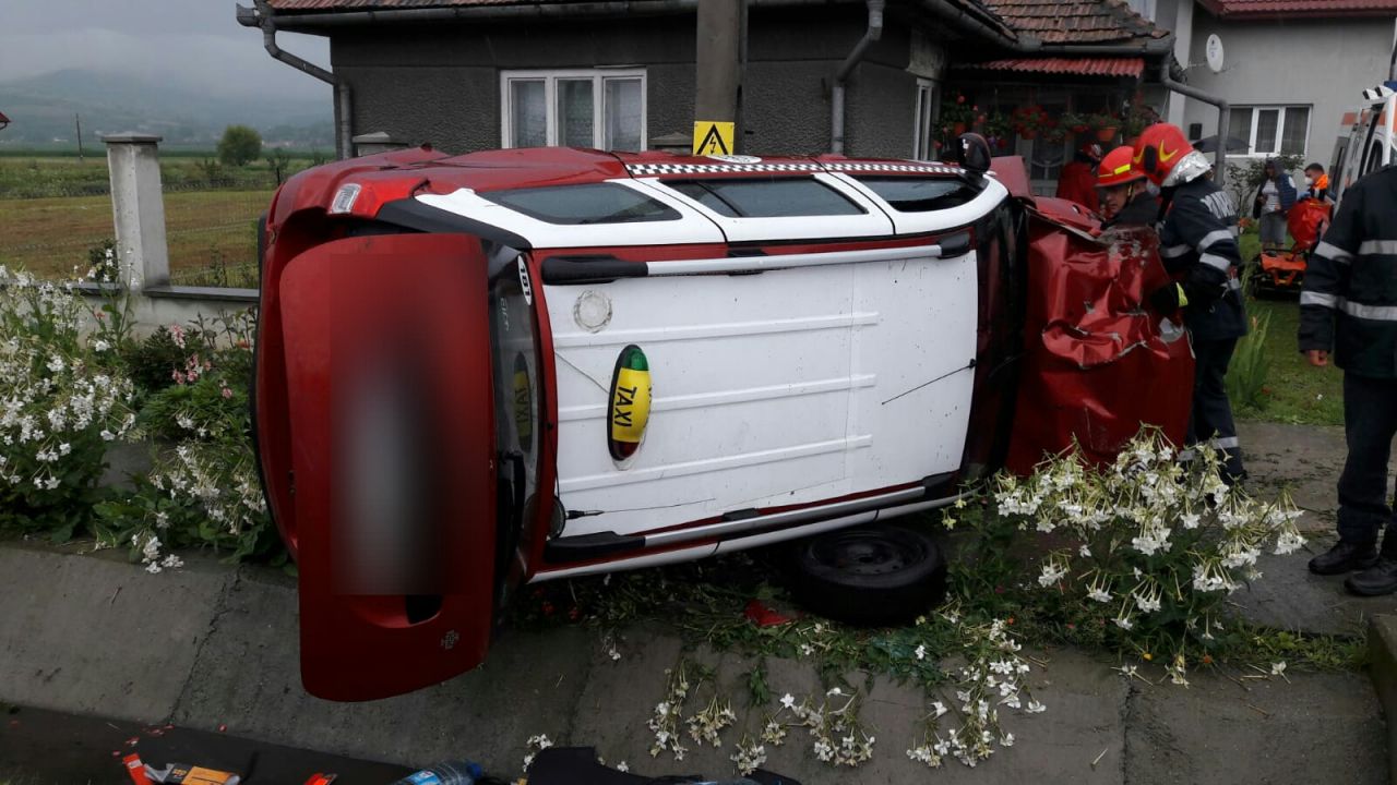 FOTO Ziua răsturnărilor! Două accidente