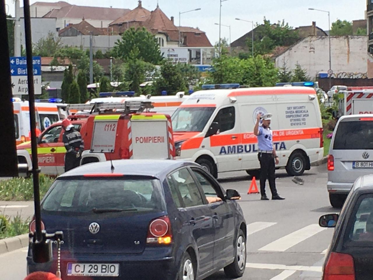 VIDEO. Accidentul dintre o ambulanță și o mașină