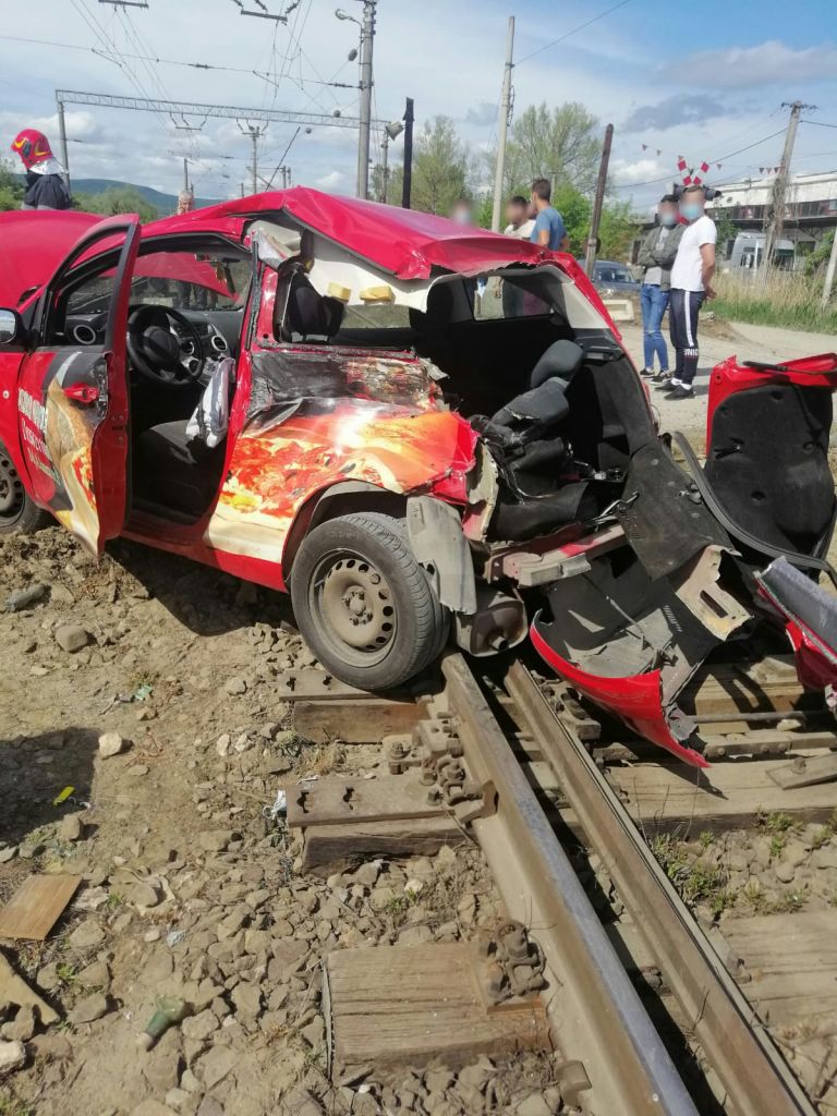 ACCIDENT Feroviar grav! Un tânăr de 21 de ani a trecut pe roşu